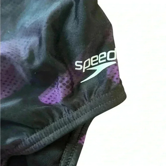 Wonen’s One Piece SwimSuit New With Tags Size 24 - Picture 2 of 8